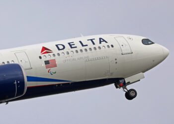 Delta Flight DL275 diverted LAX