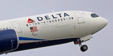 Delta Flight DL275 diverted LAX