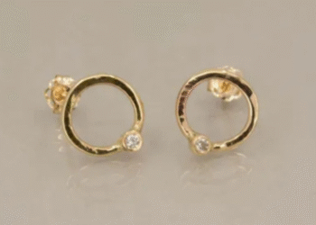 gold hoop earings