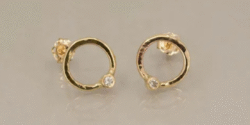 gold hoop earings