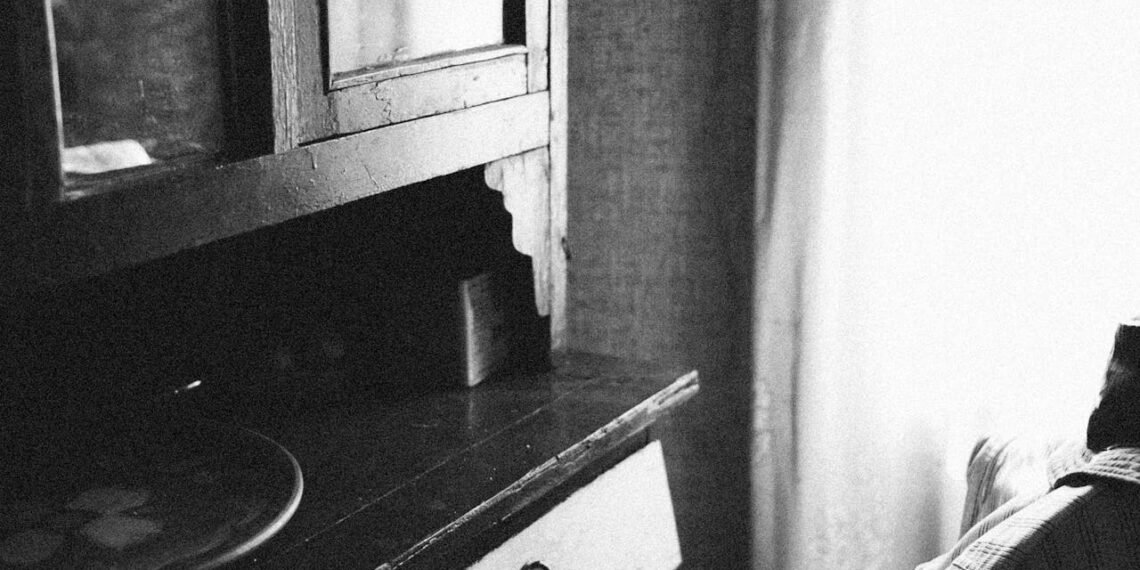 hutch top with glass doors