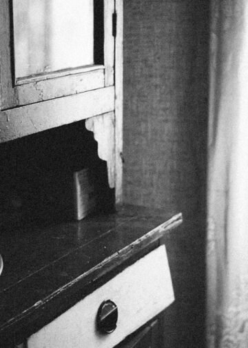 hutch top with glass doors